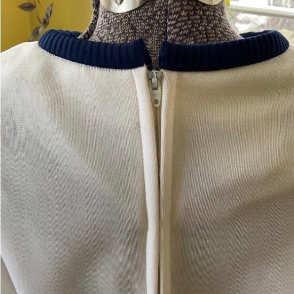 Vintage 1960
Leo-Danal Shift Dress. Classic, side faux button design.
US16 - Picture 4 of 6